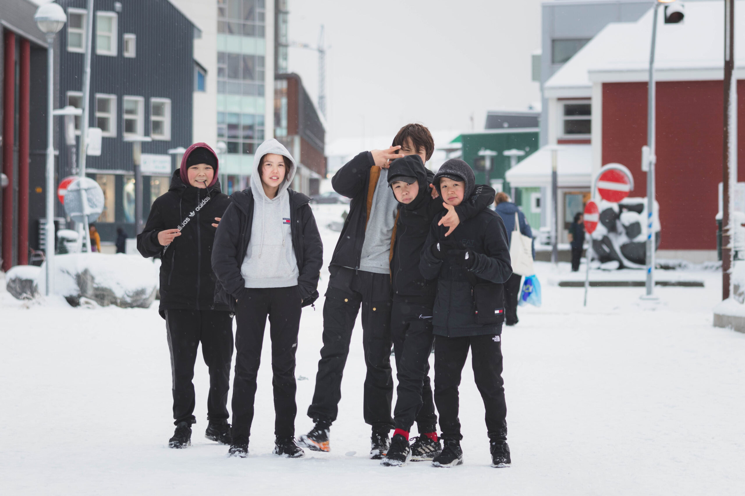 Group-of-kids-posing-in-winter-clothes