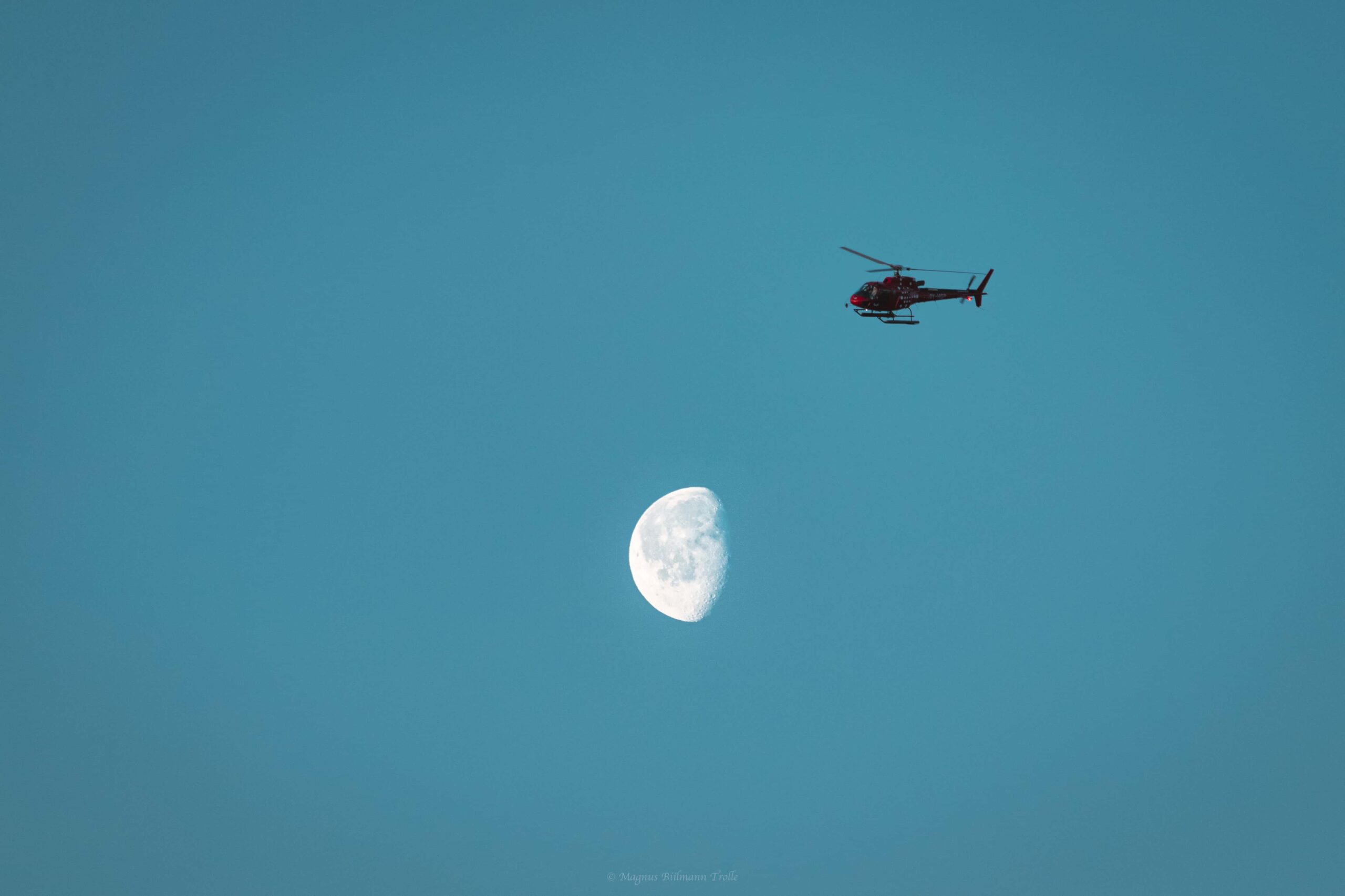 santa-claus-in-red-helicopter-in-front-of-the-moon